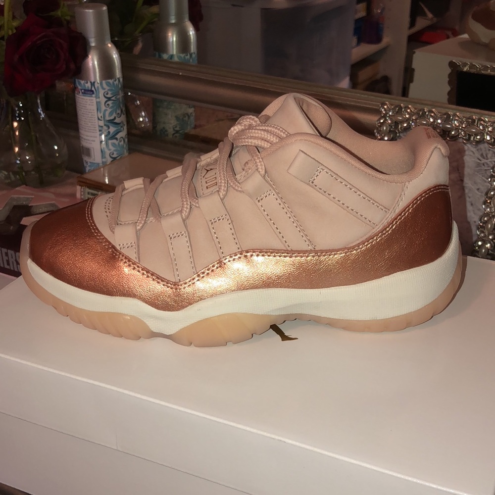 Jordan rose gold 11 low